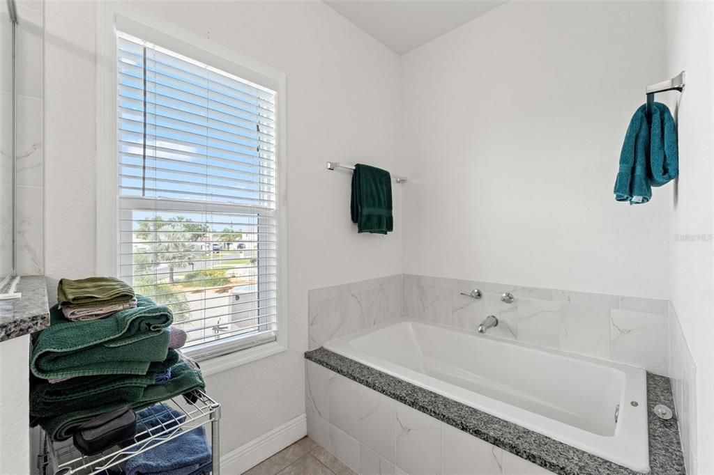 待售: $1,100,000 (3 贝兹, 3 浴室, 2008 平方英尺)