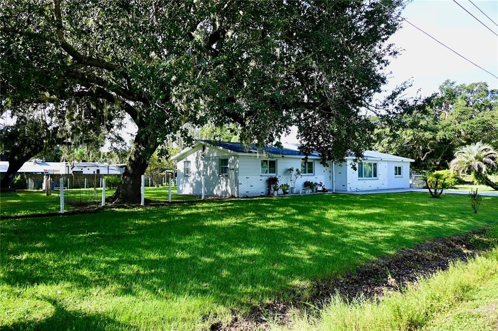 На продажу: $399,900 (5 спален, 3 ванн, 1975 Квадратных фут)