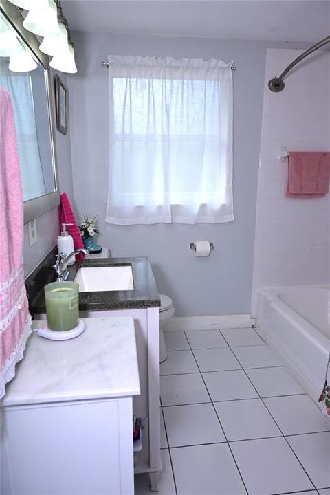 На продажу: $399,900 (5 спален, 3 ванн, 1975 Квадратных фут)