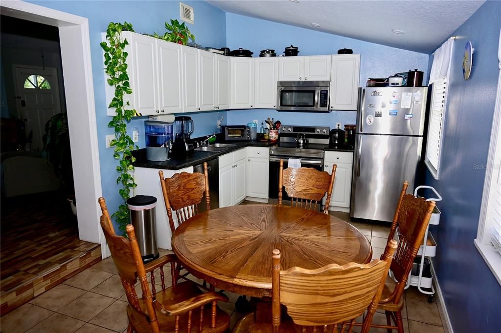 На продажу: $399,900 (5 спален, 3 ванн, 1975 Квадратных фут)