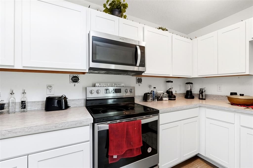 For Sale: $280,000 (4 beds, 2 baths, 1819 Square Feet)