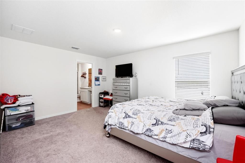 For Sale: $280,000 (4 beds, 2 baths, 1819 Square Feet)