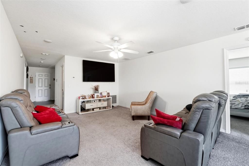 For Sale: $280,000 (4 beds, 2 baths, 1819 Square Feet)