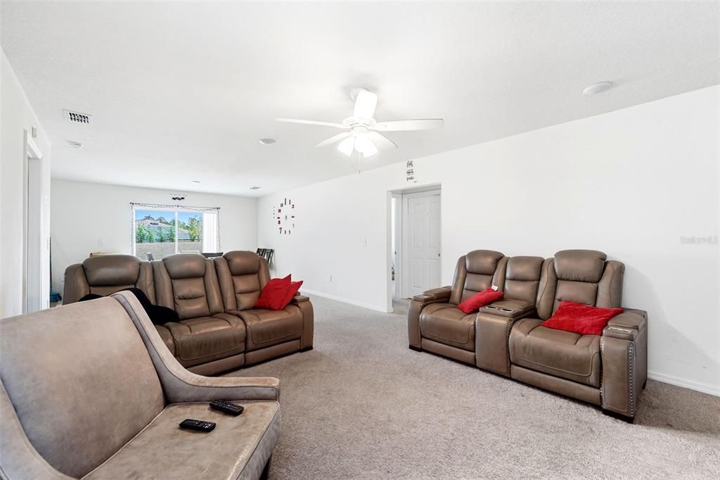 For Sale: $280,000 (4 beds, 2 baths, 1819 Square Feet)