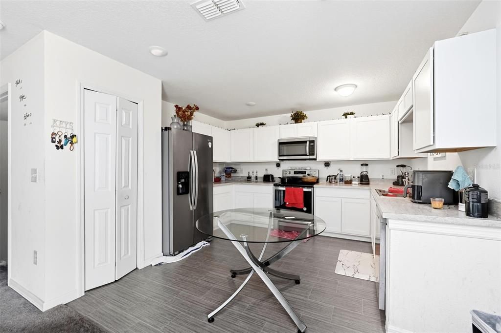 For Sale: $280,000 (4 beds, 2 baths, 1819 Square Feet)