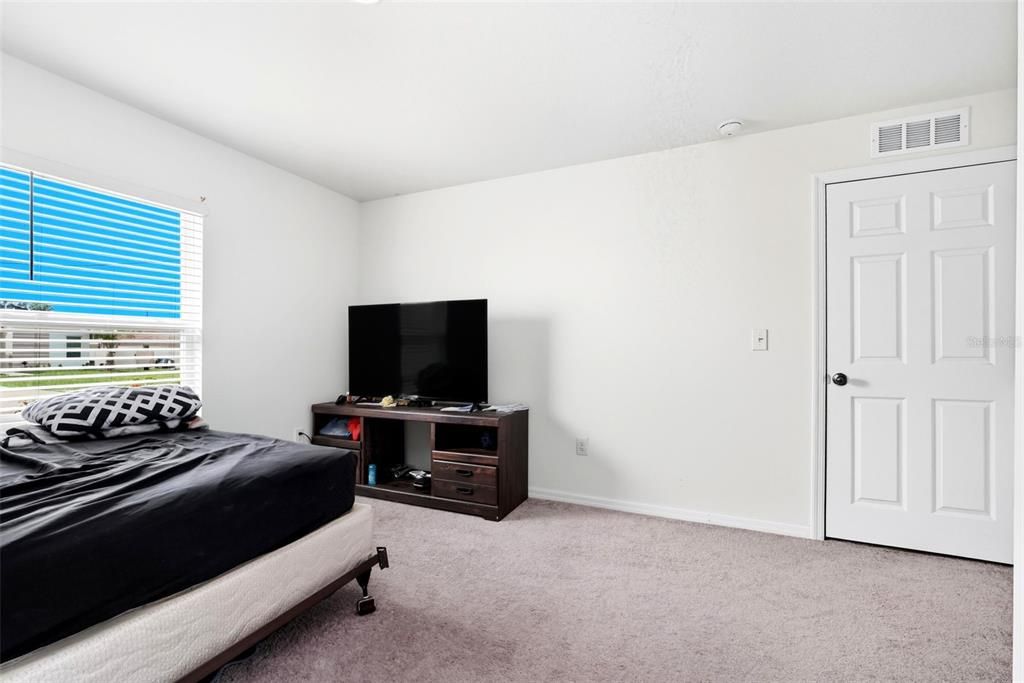 For Sale: $280,000 (4 beds, 2 baths, 1819 Square Feet)