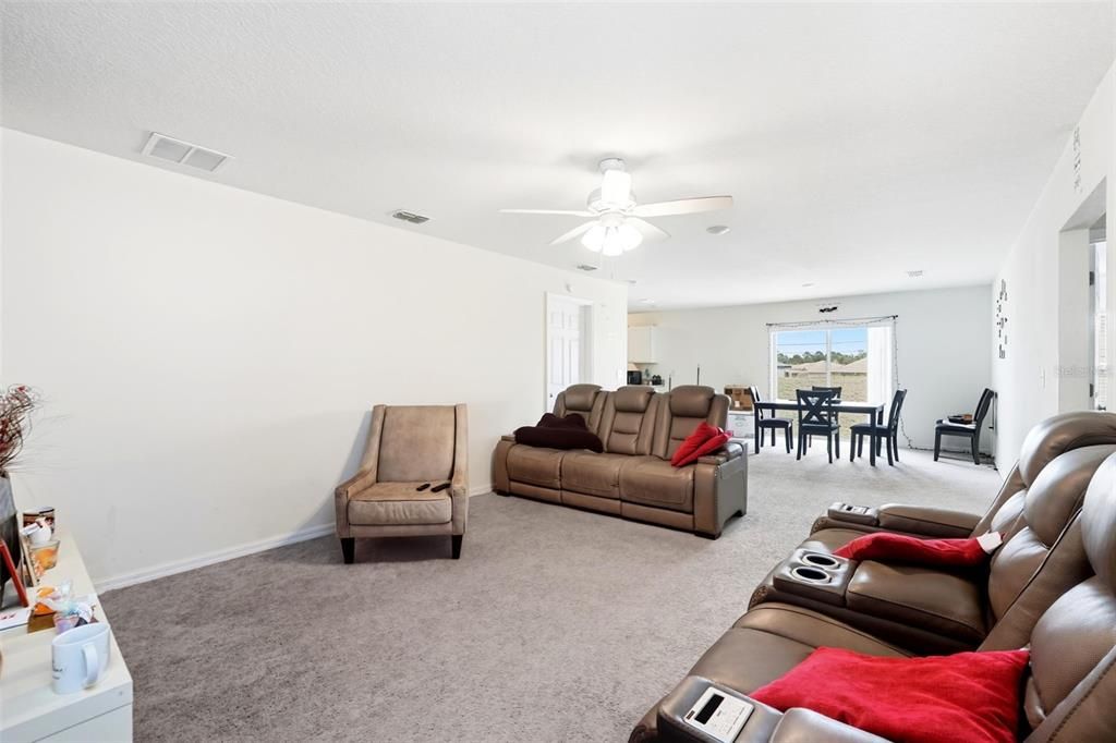 For Sale: $280,000 (4 beds, 2 baths, 1819 Square Feet)