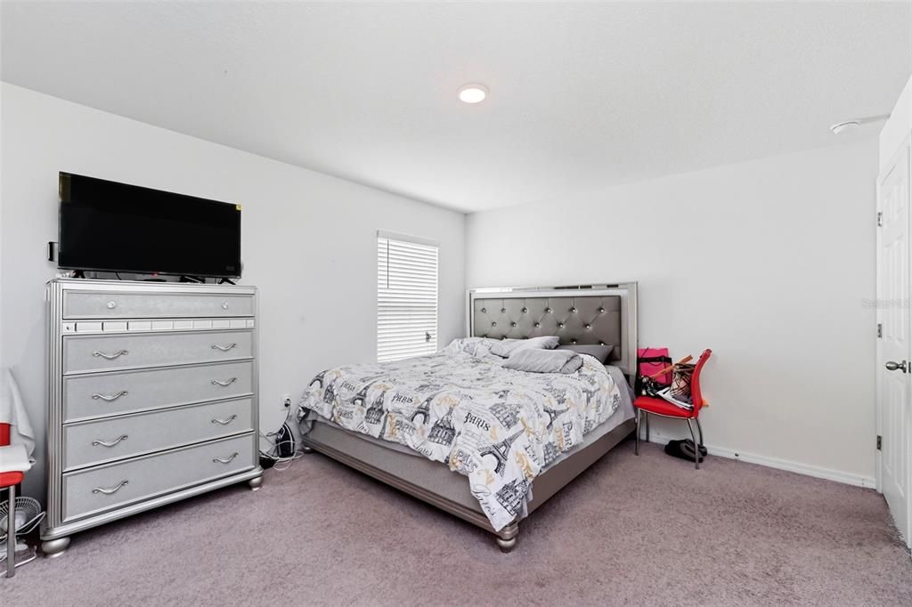 For Sale: $280,000 (4 beds, 2 baths, 1819 Square Feet)