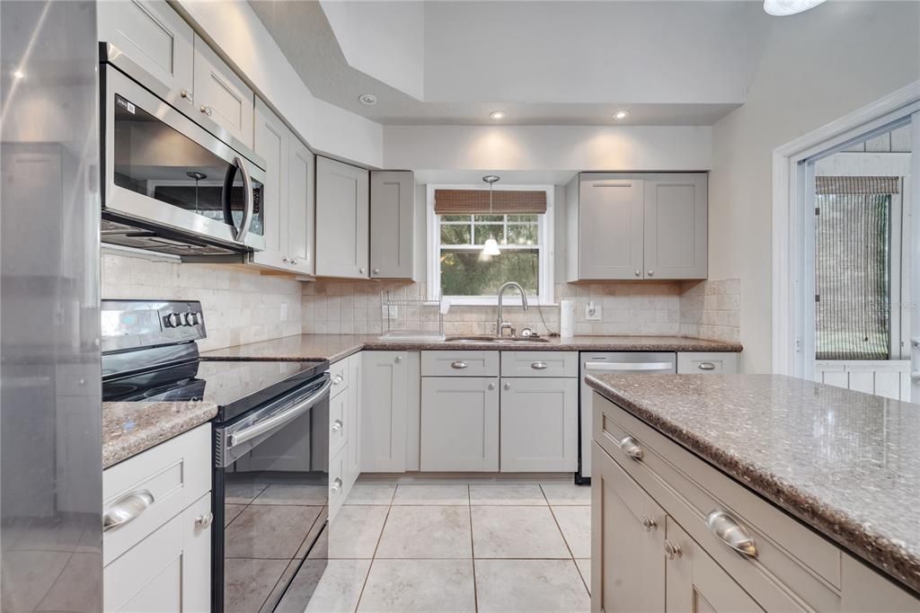 For Rent: $2,700 (3 beds, 2 baths, 1602 Square Feet)