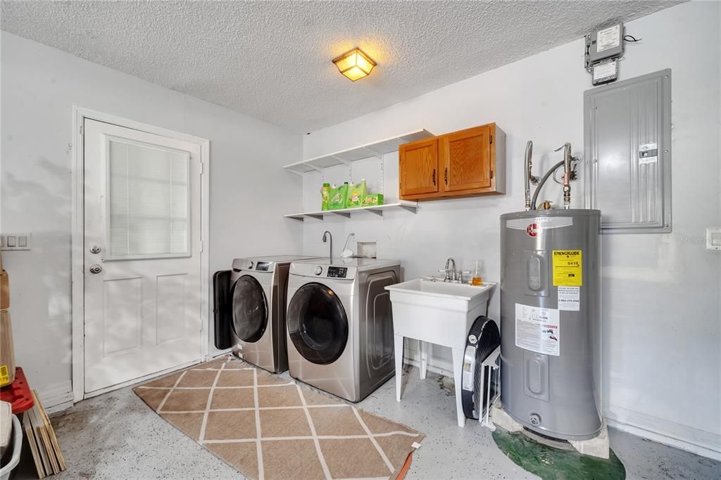 For Rent: $2,700 (3 beds, 2 baths, 1602 Square Feet)