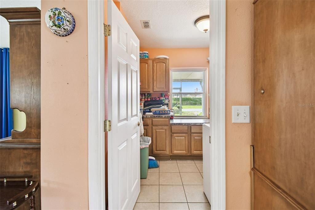 На продажу: $235,000 (2 спален, 2 ванн, 1292 Квадратных фут)