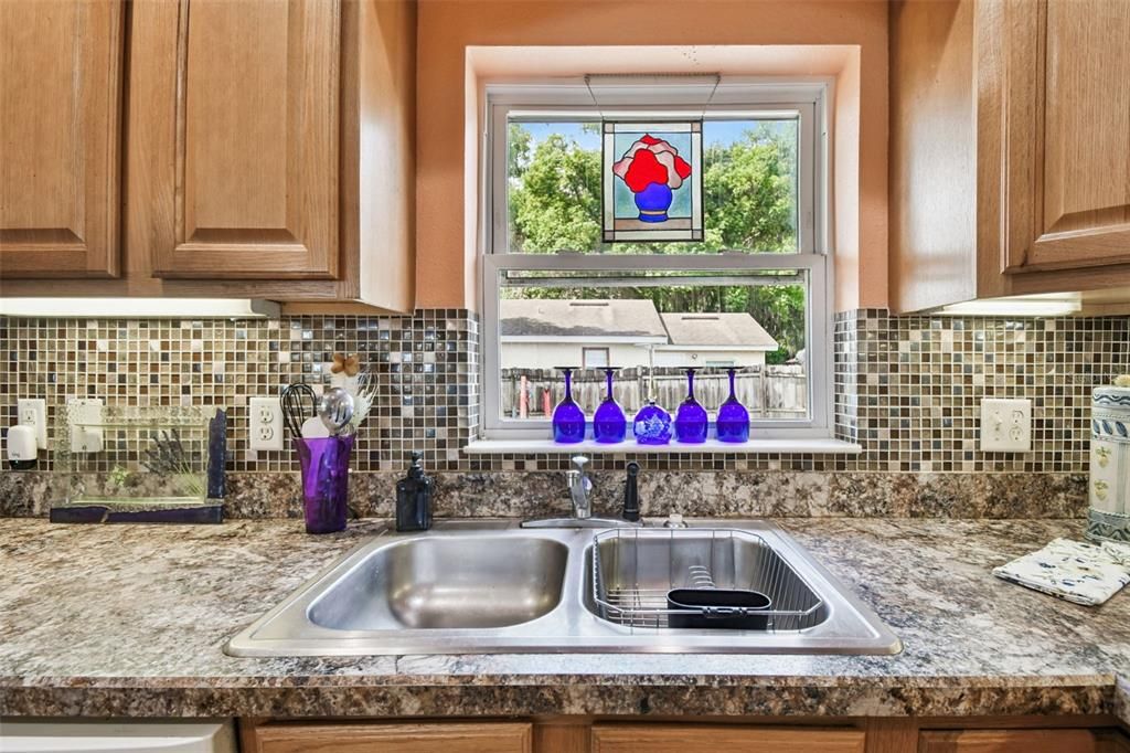 На продажу: $235,000 (2 спален, 2 ванн, 1292 Квадратных фут)