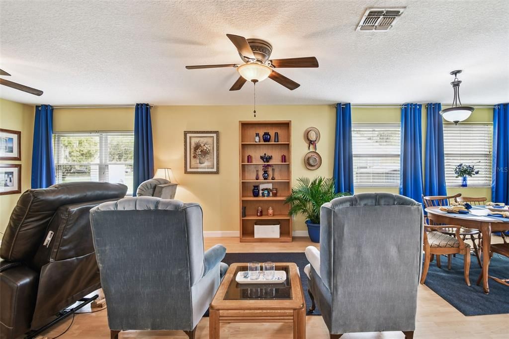 На продажу: $235,000 (2 спален, 2 ванн, 1292 Квадратных фут)