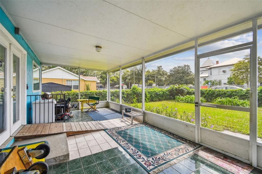 На продажу: $235,000 (2 спален, 2 ванн, 1292 Квадратных фут)