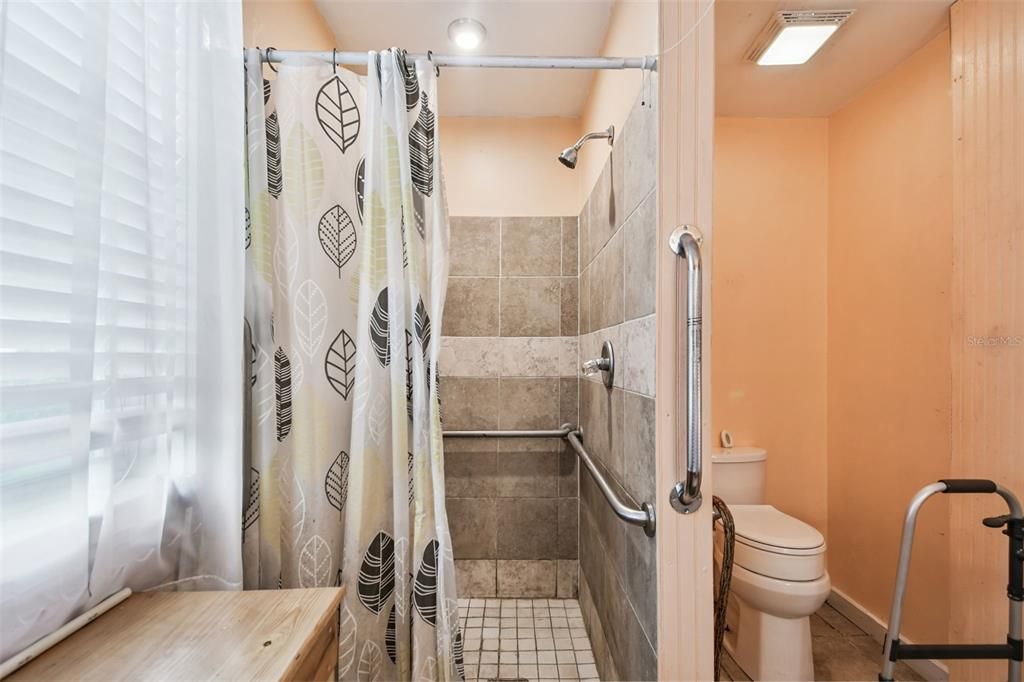 На продажу: $235,000 (2 спален, 2 ванн, 1292 Квадратных фут)