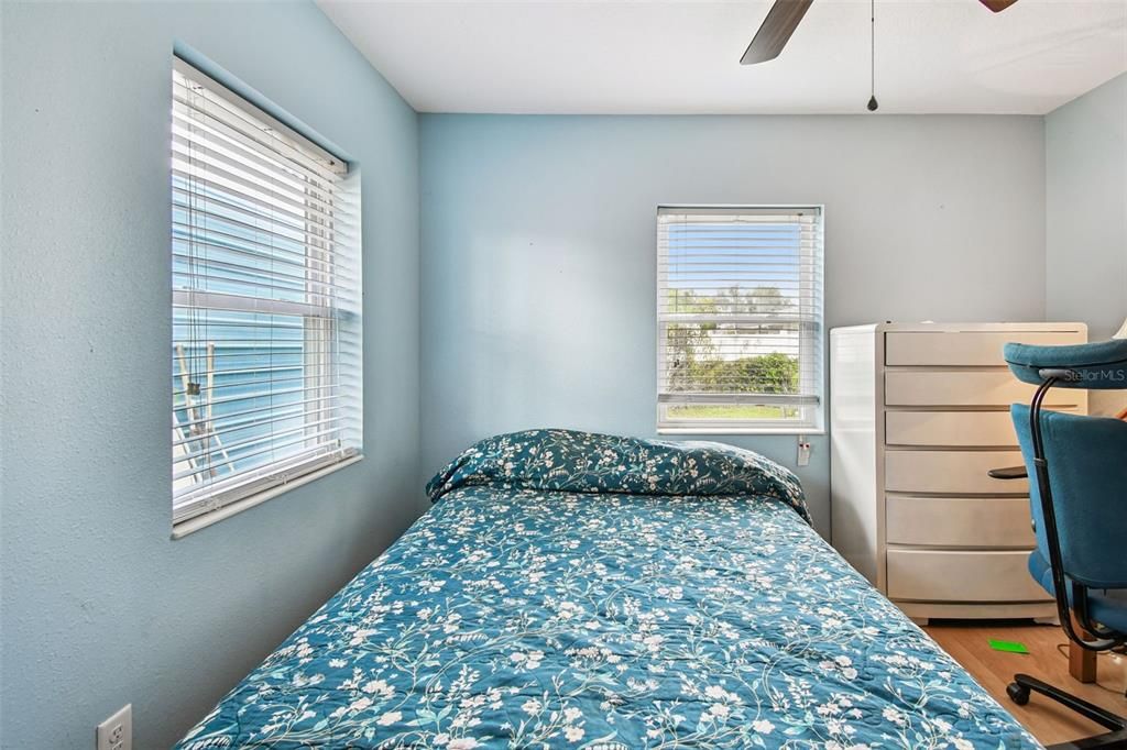 На продажу: $235,000 (2 спален, 2 ванн, 1292 Квадратных фут)