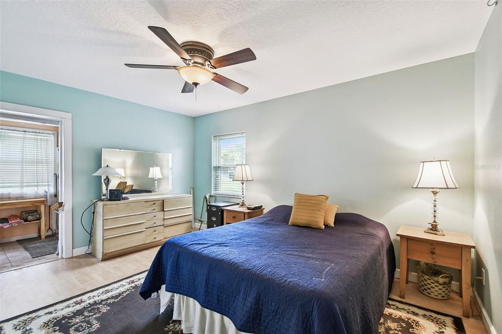 На продажу: $235,000 (2 спален, 2 ванн, 1292 Квадратных фут)