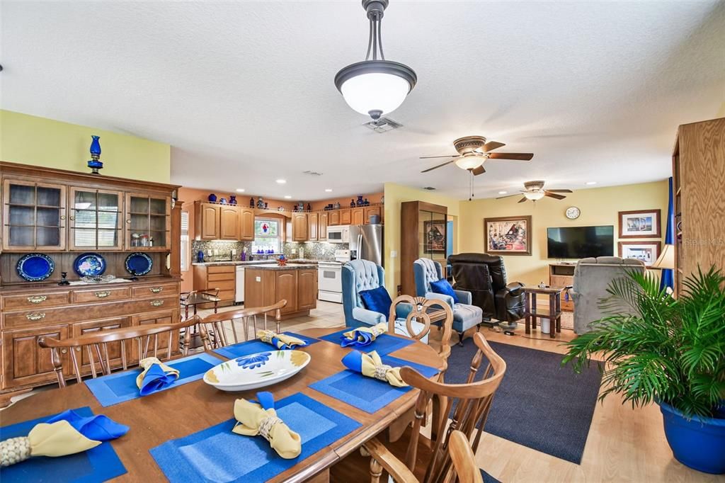 На продажу: $235,000 (2 спален, 2 ванн, 1292 Квадратных фут)