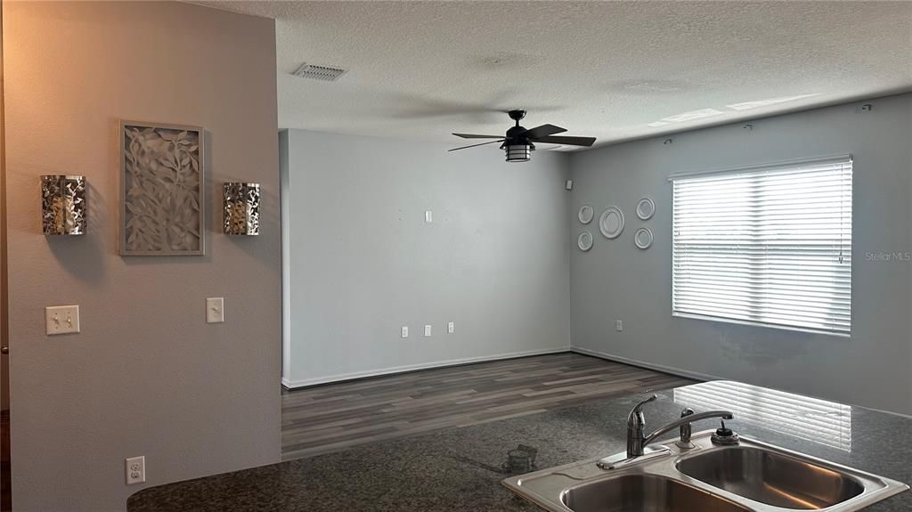 For Rent: $3,400 (5 beds, 2 baths, 2905 Square Feet)