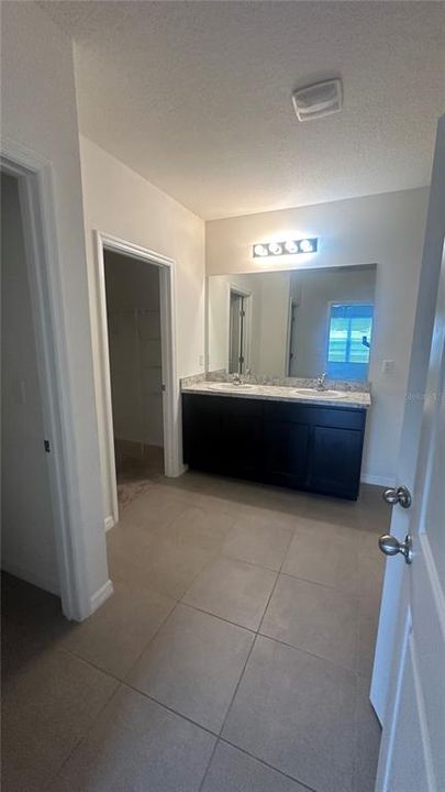 For Rent: $3,400 (5 beds, 2 baths, 2905 Square Feet)