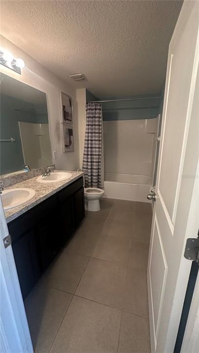 For Rent: $3,400 (5 beds, 2 baths, 2905 Square Feet)