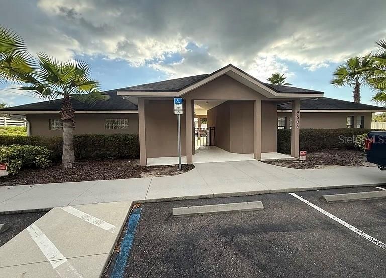 For Rent: $3,400 (5 beds, 2 baths, 2905 Square Feet)