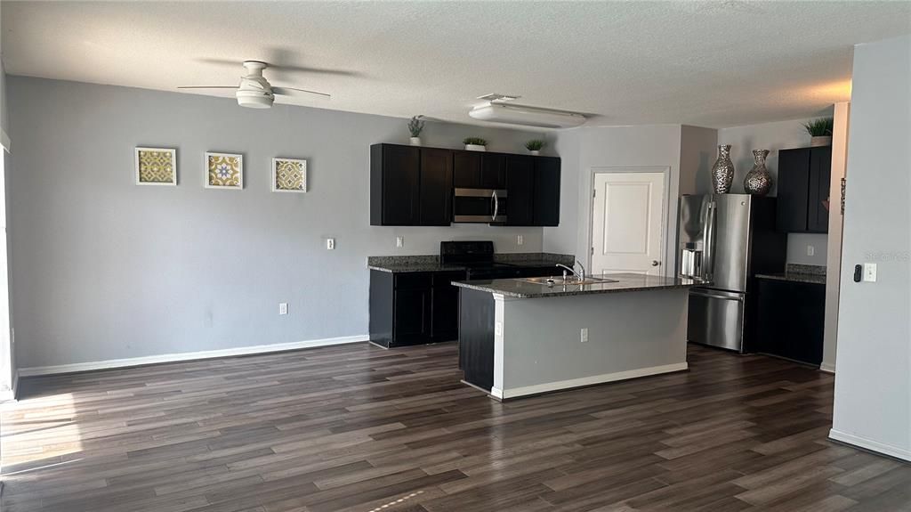 For Rent: $3,400 (5 beds, 2 baths, 2905 Square Feet)