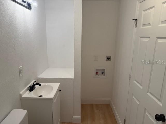 出租: $1,049 (0 贝兹, 1 浴室, 190 平方英尺)