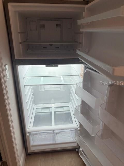 出租: $1,049 (0 贝兹, 1 浴室, 190 平方英尺)