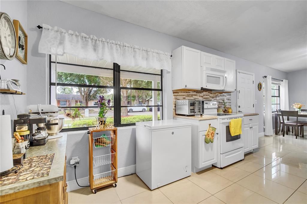 Под контрактом: $239,000 (2 спален, 1 ванн, 852 Квадратных фут)