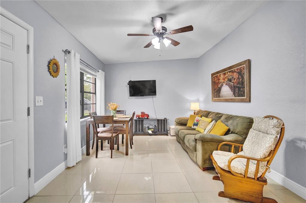 Под контрактом: $239,000 (2 спален, 1 ванн, 852 Квадратных фут)