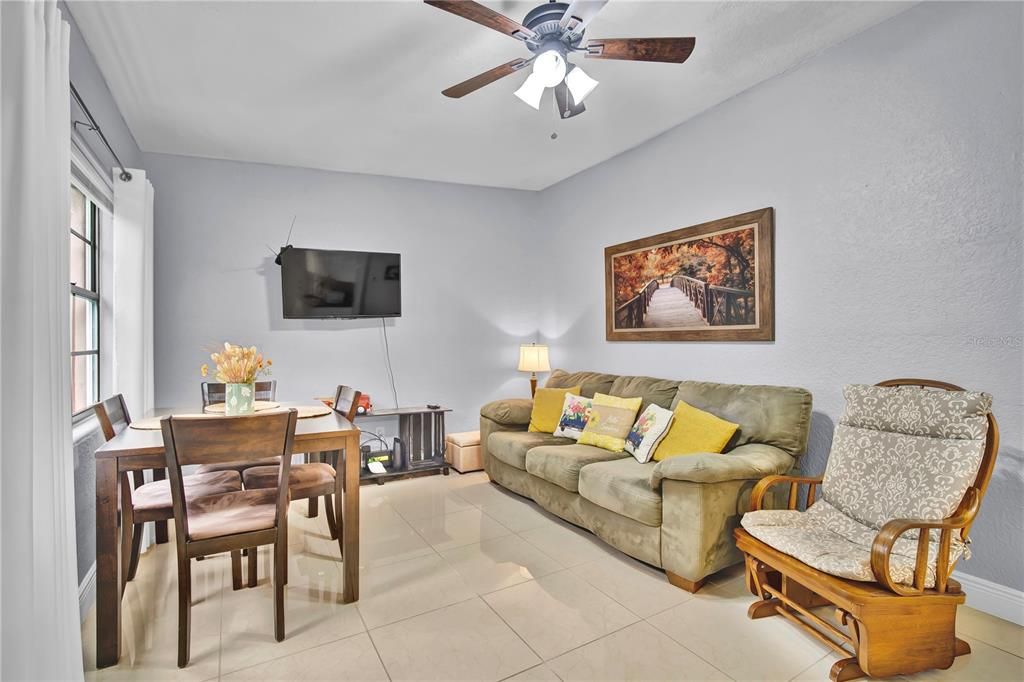 Под контрактом: $239,000 (2 спален, 1 ванн, 852 Квадратных фут)