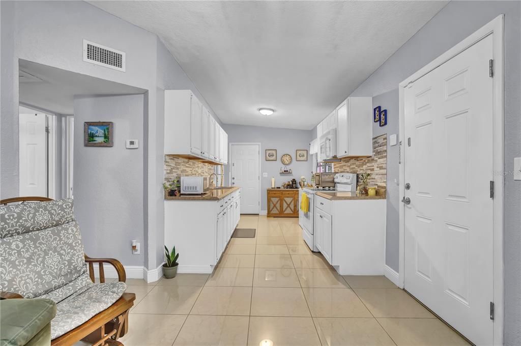 Под контрактом: $239,000 (2 спален, 1 ванн, 852 Квадратных фут)