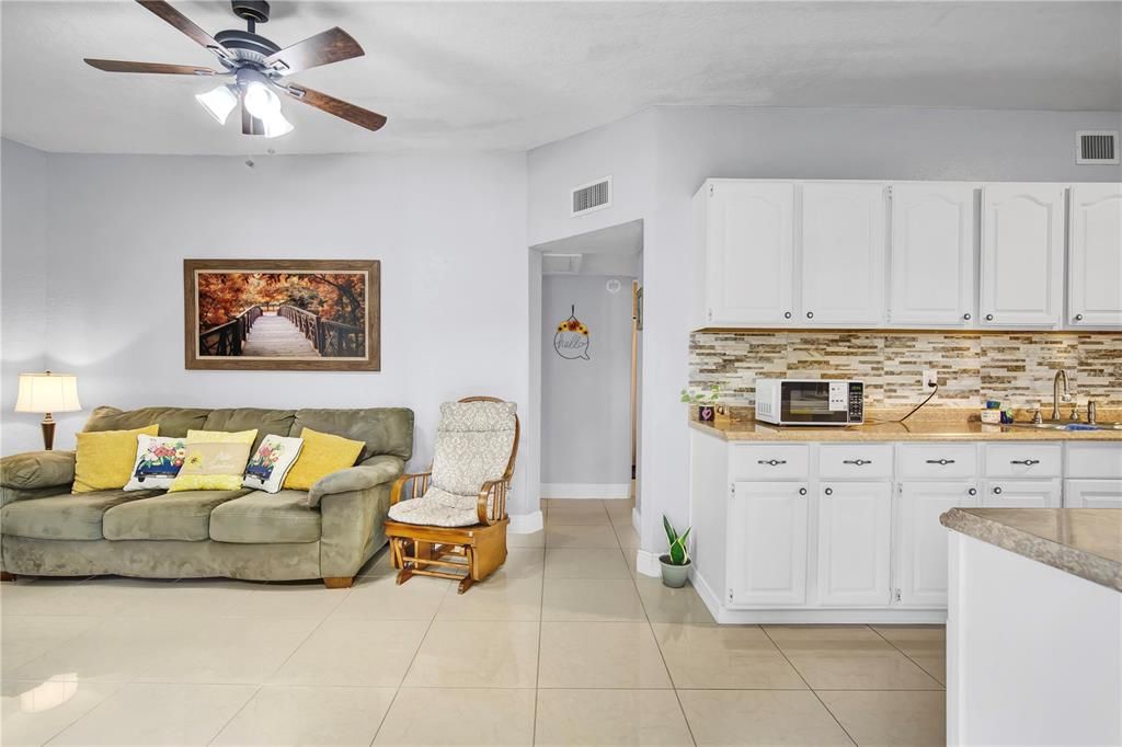 Под контрактом: $239,000 (2 спален, 1 ванн, 852 Квадратных фут)