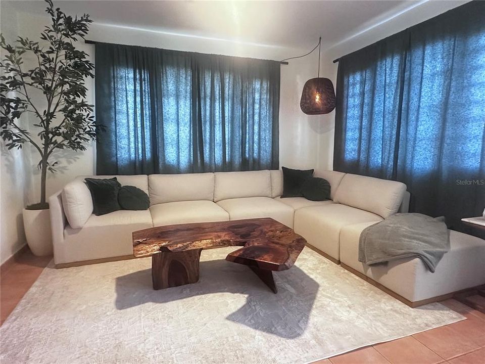 На продажу: $1,325,000 (4 спален, 2 ванн, 2100 Квадратных фут)