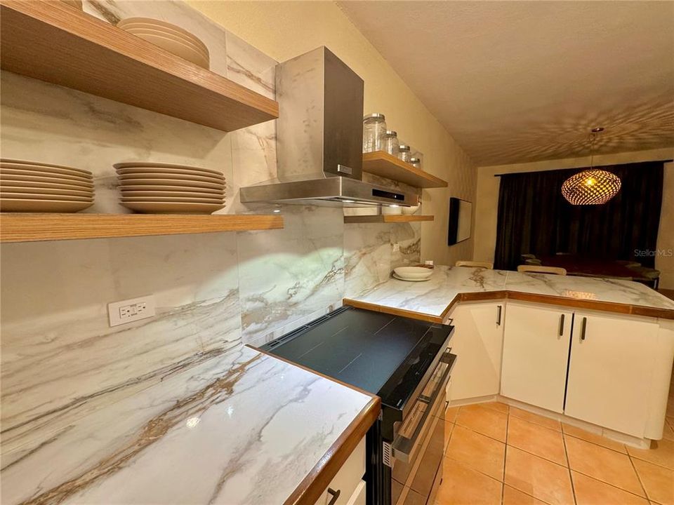 На продажу: $1,325,000 (4 спален, 2 ванн, 2100 Квадратных фут)