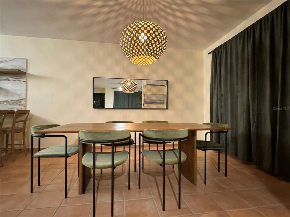 На продажу: $1,325,000 (4 спален, 2 ванн, 2100 Квадратных фут)