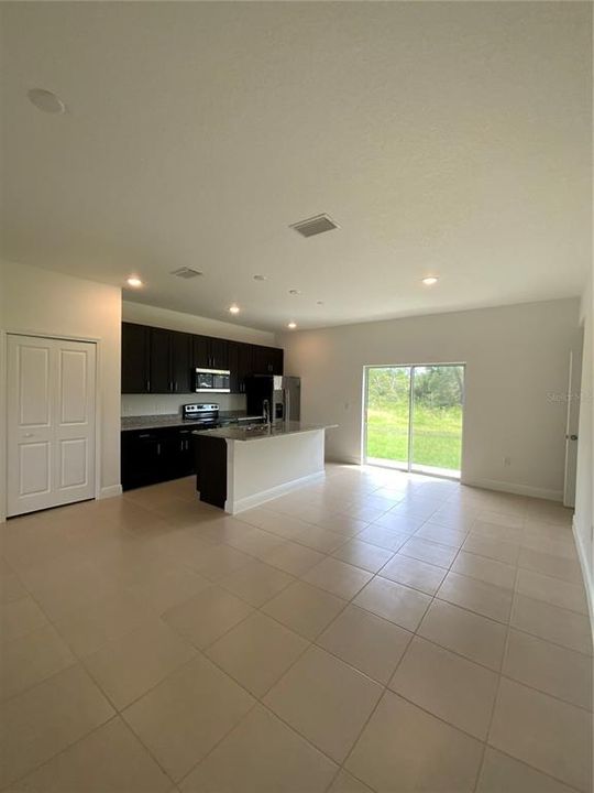 For Rent: $1,950 (4 beds, 2 baths, 1578 Square Feet)