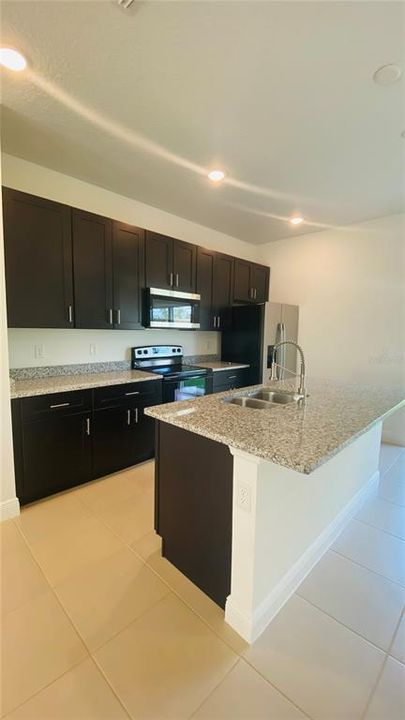 For Rent: $1,950 (4 beds, 2 baths, 1578 Square Feet)