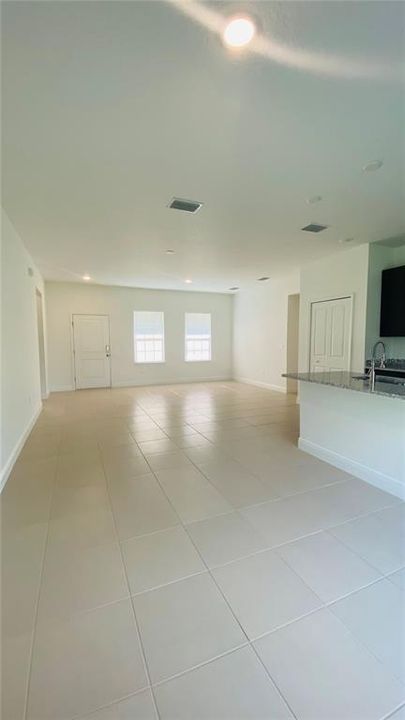 For Rent: $1,950 (4 beds, 2 baths, 1578 Square Feet)