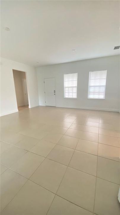 For Rent: $1,950 (4 beds, 2 baths, 1578 Square Feet)