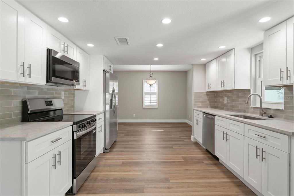 На продажу: $899,000 (4 спален, 2 ванн, 1815 Квадратных фут)