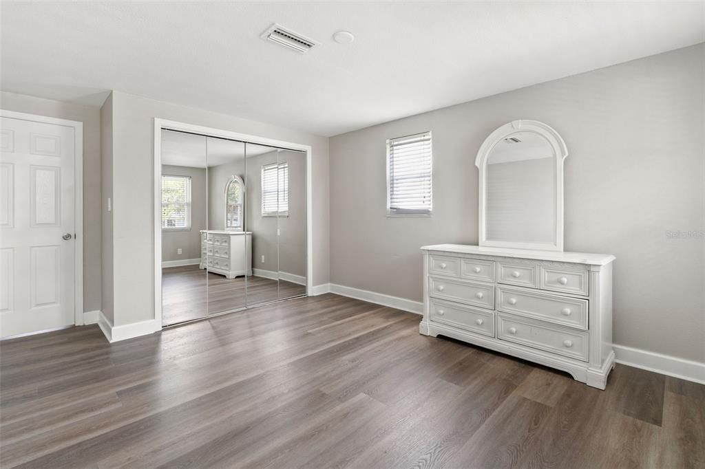 На продажу: $899,000 (4 спален, 2 ванн, 1815 Квадратных фут)