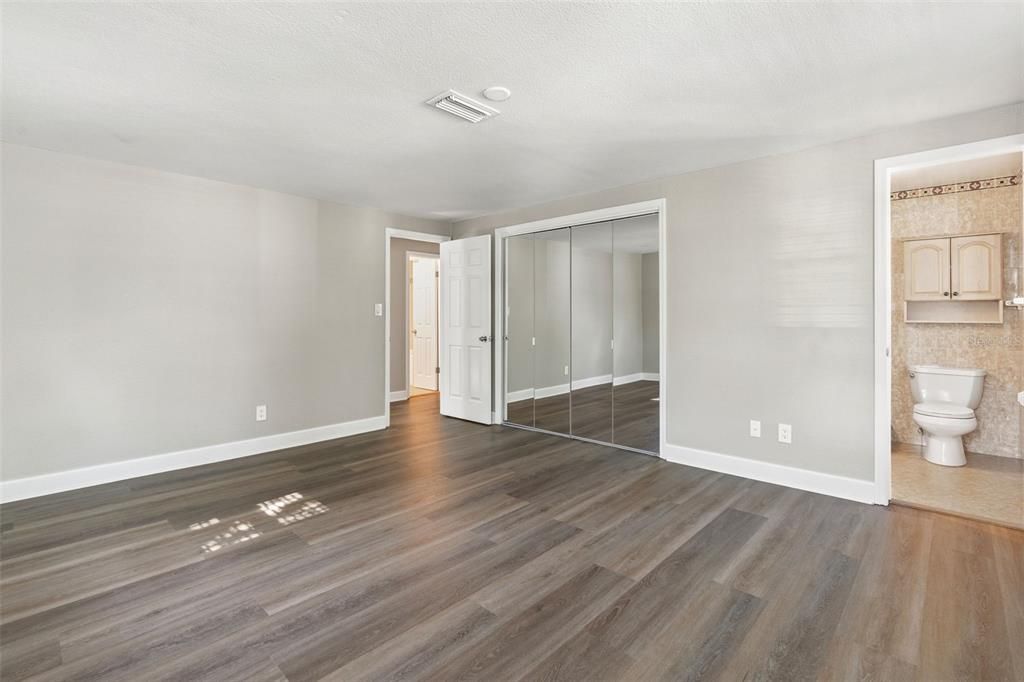 На продажу: $899,000 (4 спален, 2 ванн, 1815 Квадратных фут)