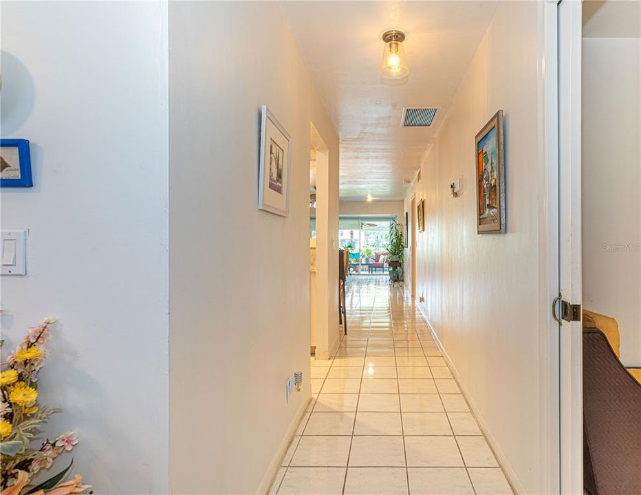 For Sale: $215,000 (2 beds, 2 baths, 1148 Square Feet)