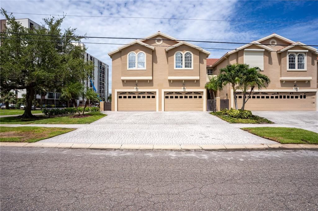 For Sale: $1,330,000 (3 beds, 2 baths, 2998 Square Feet)