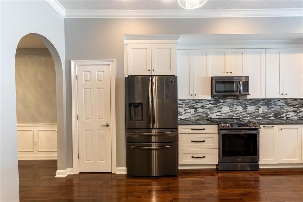 For Sale: $1,330,000 (3 beds, 2 baths, 2998 Square Feet)