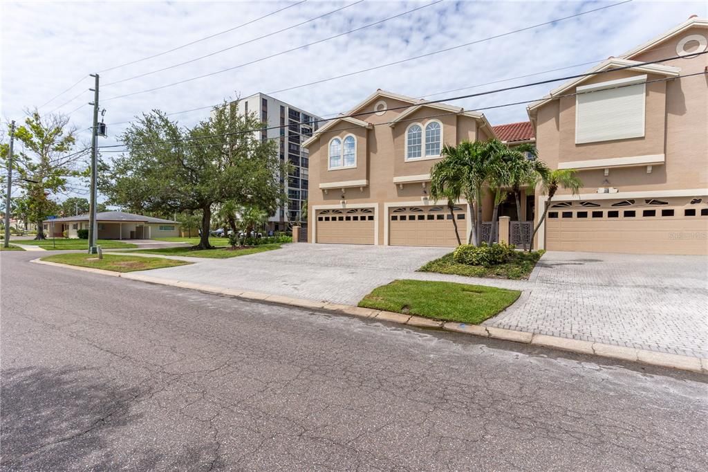 For Sale: $1,330,000 (3 beds, 2 baths, 2998 Square Feet)
