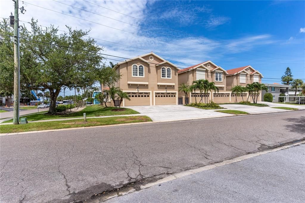 For Sale: $1,330,000 (3 beds, 2 baths, 2998 Square Feet)