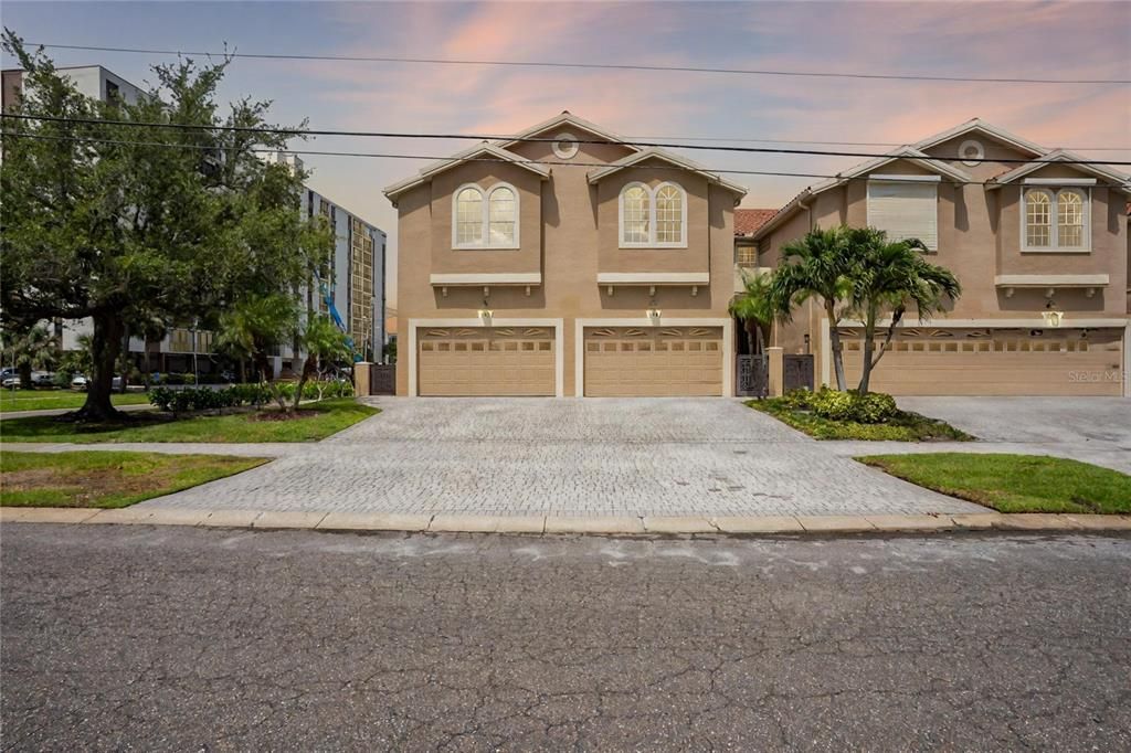 For Sale: $1,330,000 (3 beds, 2 baths, 2998 Square Feet)